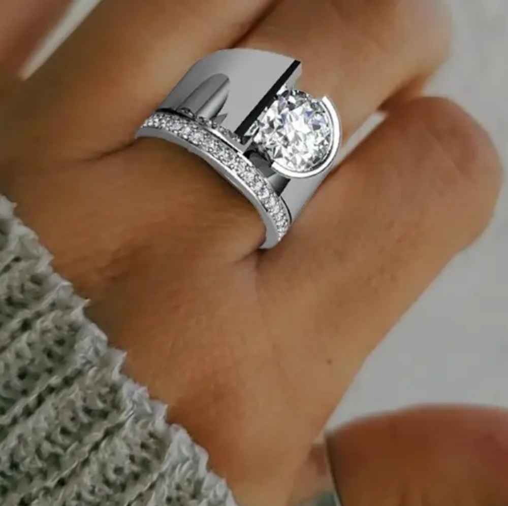 Two Piece European 18 Carat White Gold Plated Ring - Picture 2 of 2